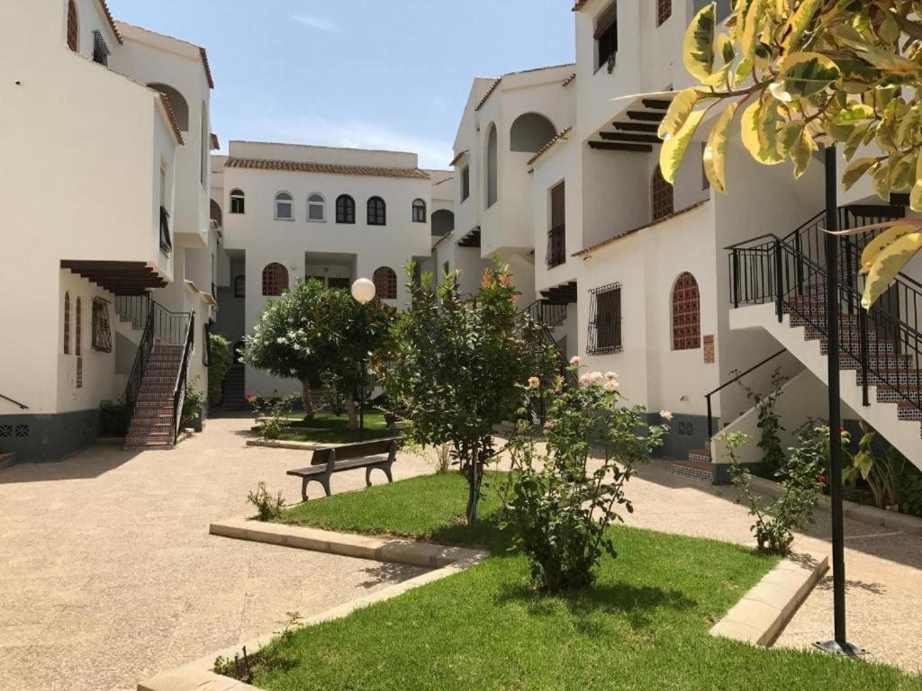 Apartamento En La Urbanizacion El Paraiso * Torrevieja